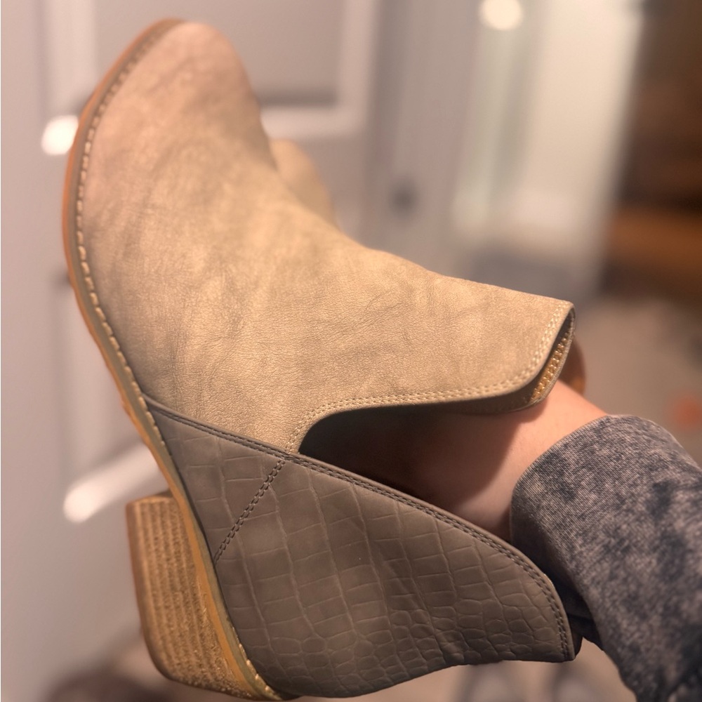 Women’s Ankle Booties